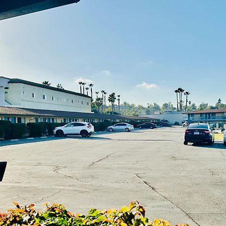 Franciscan Inn Motel Виста Екстериор снимка