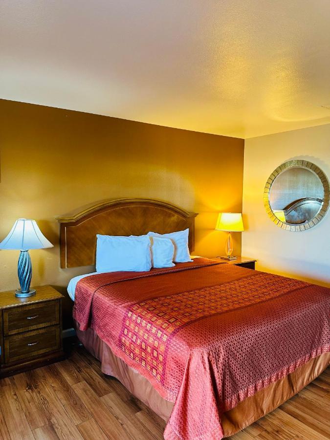 Franciscan Inn Motel Виста Екстериор снимка