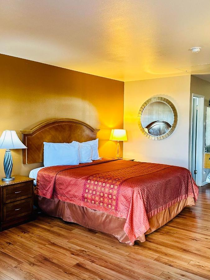 Franciscan Inn Motel Виста Екстериор снимка