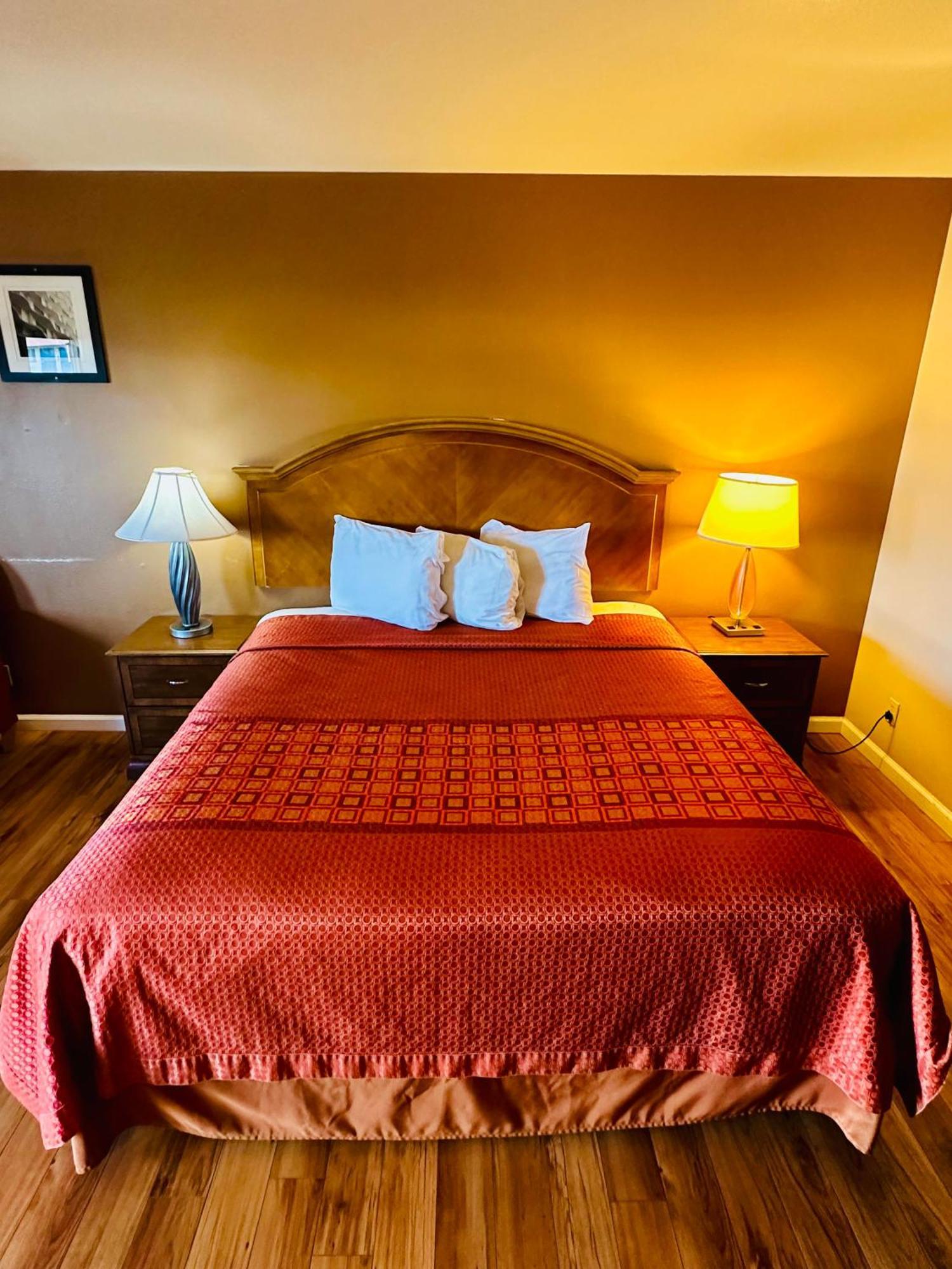 Franciscan Inn Motel Виста Екстериор снимка