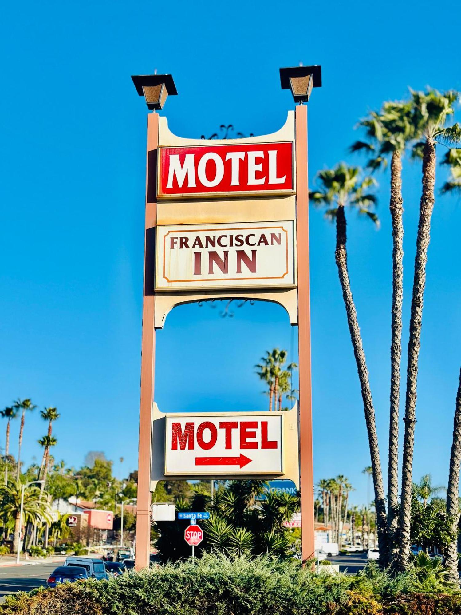 Franciscan Inn Motel Виста Екстериор снимка