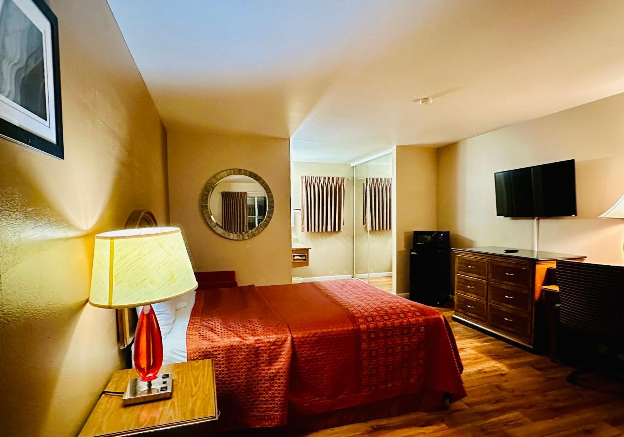 Franciscan Inn Motel Виста Екстериор снимка