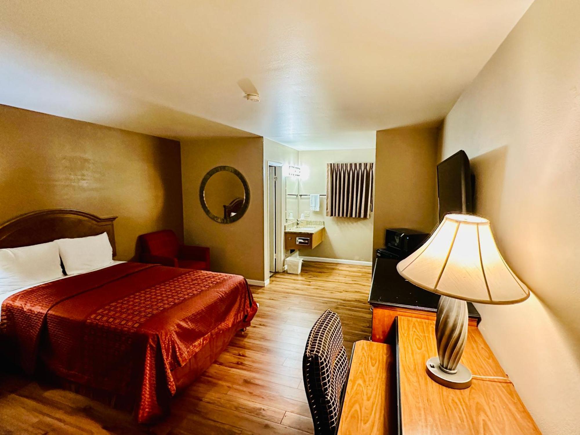 Franciscan Inn Motel Виста Екстериор снимка