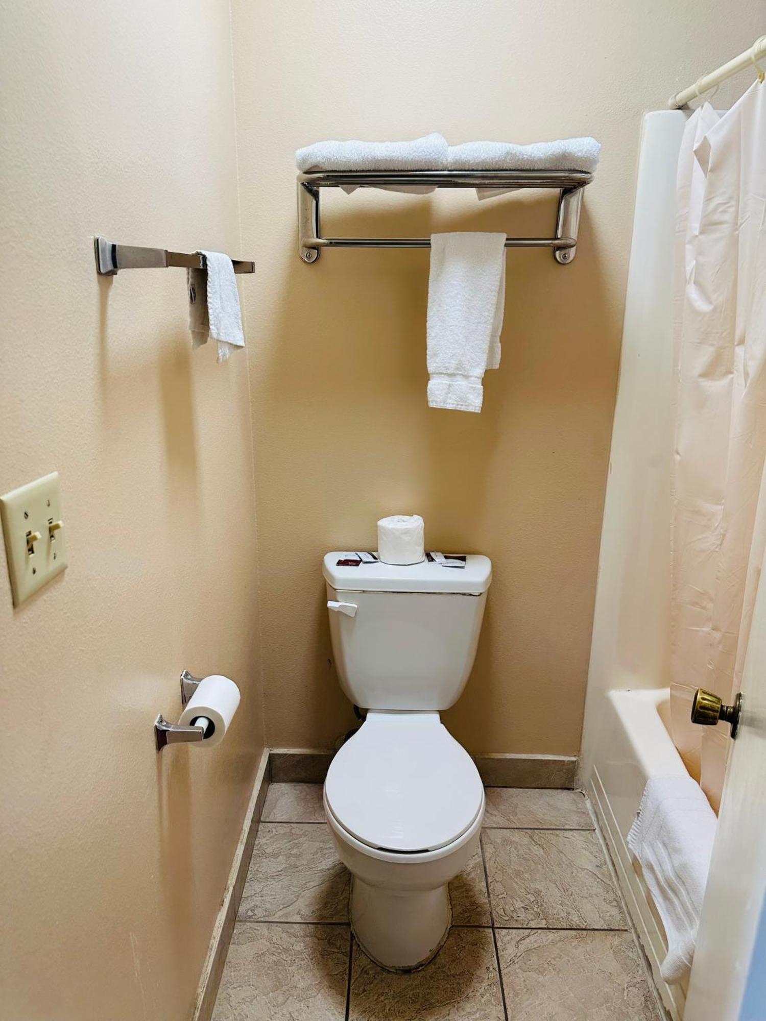 Franciscan Inn Motel Виста Екстериор снимка