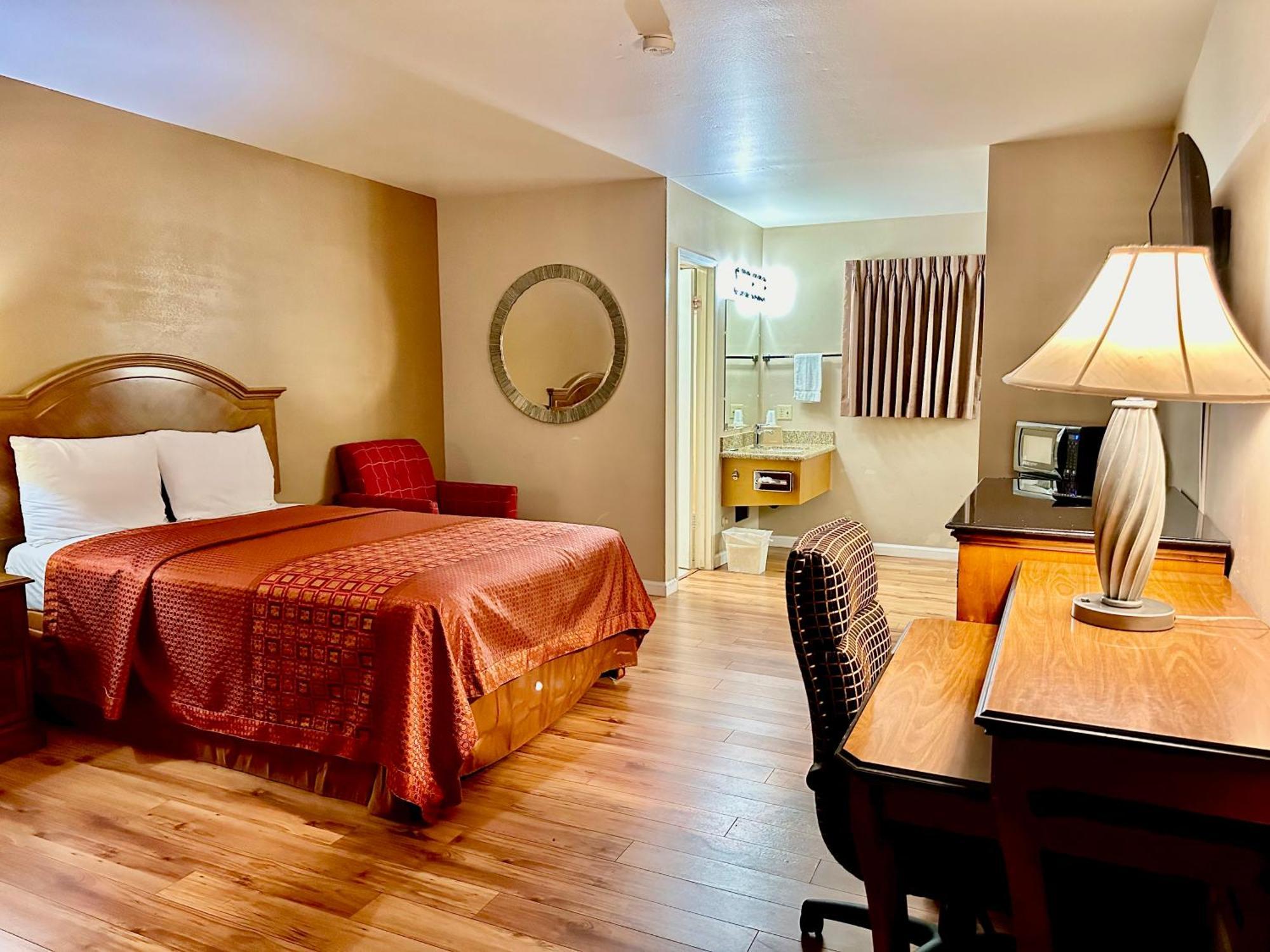 Franciscan Inn Motel Виста Екстериор снимка