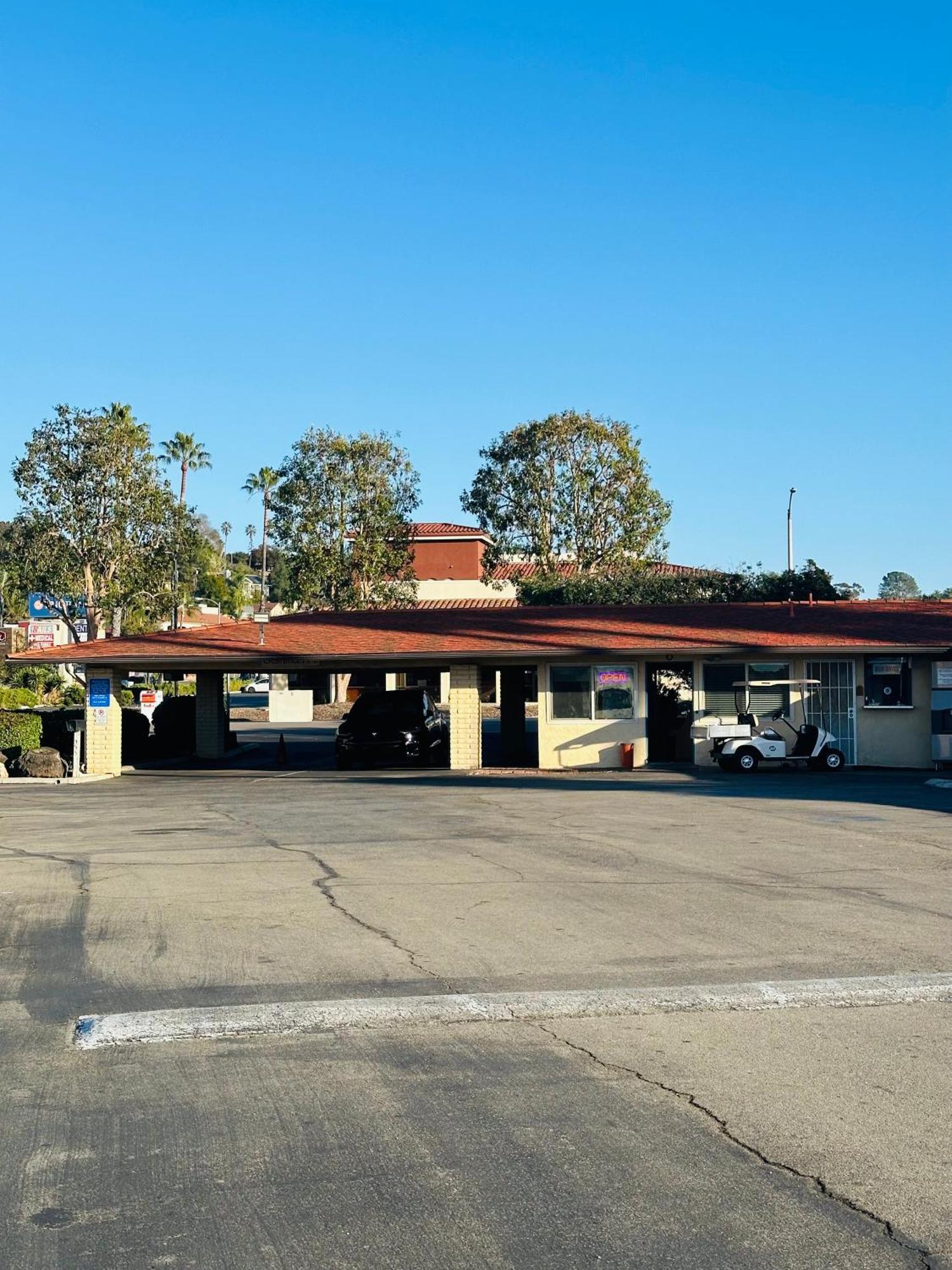 Franciscan Inn Motel Виста Екстериор снимка